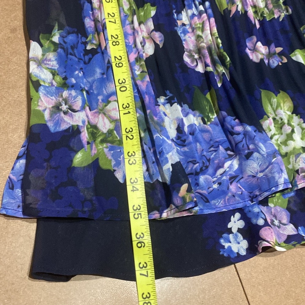 Abs Collection Dress - Picture 13 of 15